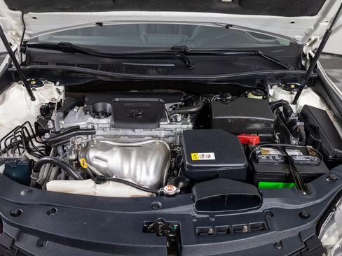 Used 2017 Toyota Camry SE image 39