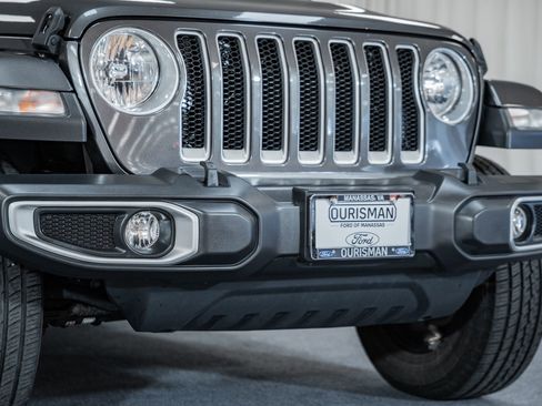 Used 2018 Jeep Wrangler Unlimited Sahara image 11