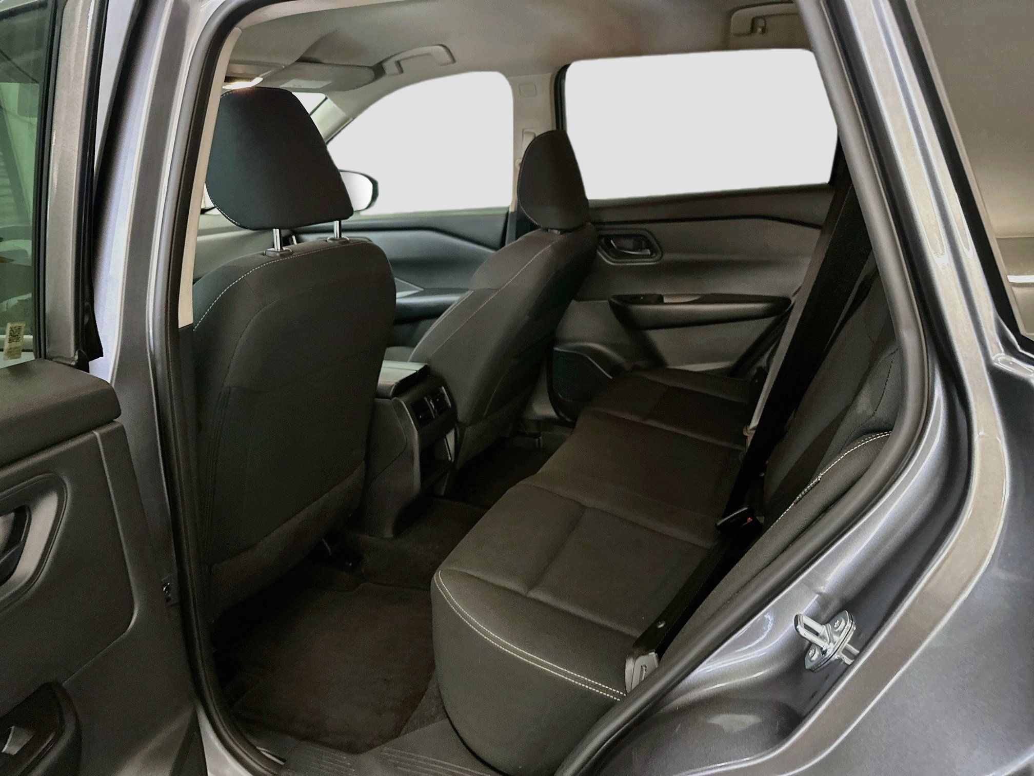 Used 2025 Nissan Rogue S AWD/4WD image 28