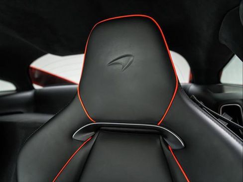 Used 2023 McLaren Artura image 27