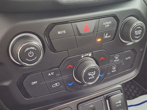 Used 2023 Jeep Renegade Latitude image 8