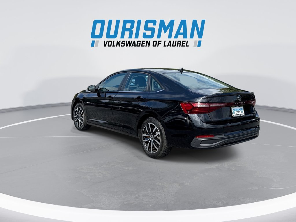Used 2025 Volkswagen Jetta SE FWD image 6