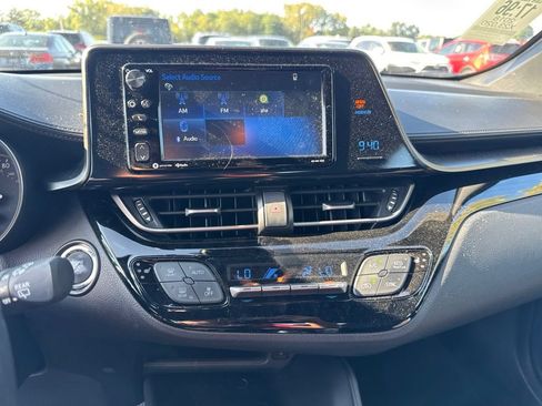 Used 2018 Toyota C-HR XLE FWD image 8