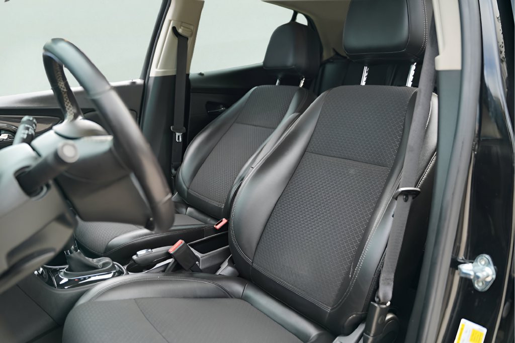 Used 2019 Buick Encore Sport Touring FWD image 9