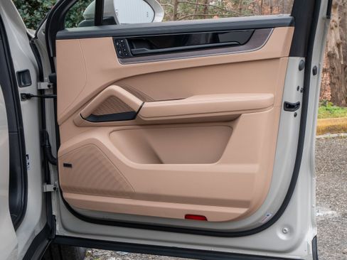 Certified 2024 Porsche Cayenne S w/ Premium Package Plus (PP1) image 30