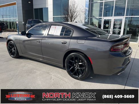 Used 2019 Dodge Charger SXT image 16