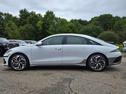 Used 2023 Hyundai Ioniq 6 SEL AWD/4WD image 2
