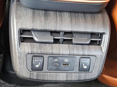 Used 2024 Nissan Ariya FWD image 17