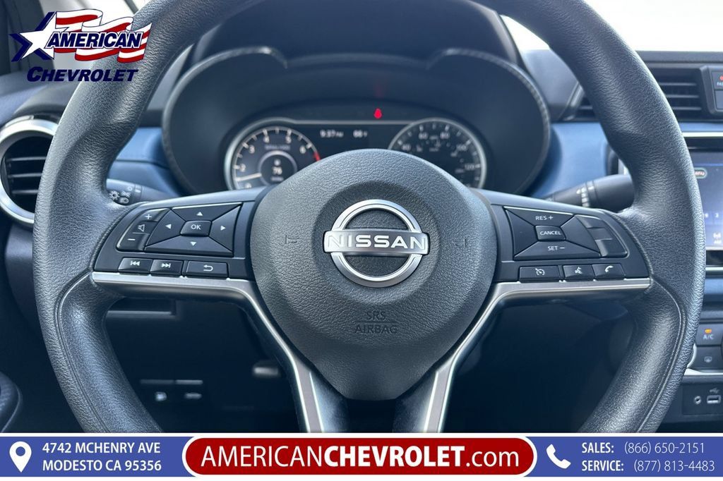 Used 2025 Nissan Versa SV FWD image 30