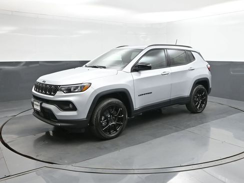 New 2026 Jeep Compass Latitude AWD/4WD image 34