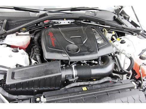 Used 2022 Alfa Romeo Giulia Veloce RWD image 35