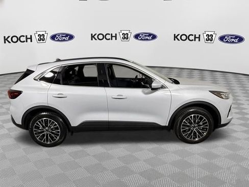 New 2026 Ford Escape SE w/ Class II Trailer Tow Package image 7