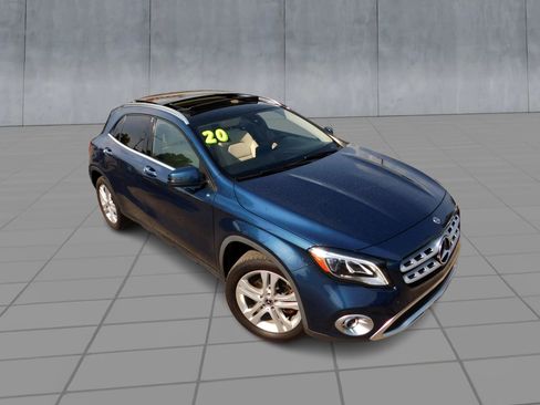 Used 2020 Mercedes-Benz GLA 250 4MATIC w/ Premium Package image 2