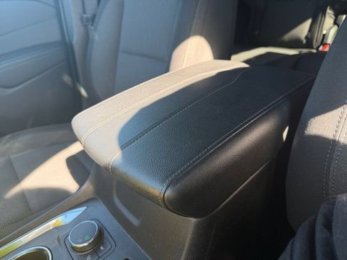 Used 2023 Chevrolet Traverse LT FWD image 32