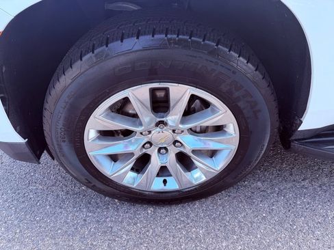 Used 2021 Chevrolet Suburban Premier AWD/4WD image 17