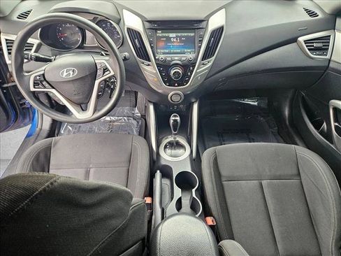 Used 2016 Hyundai Veloster image 16