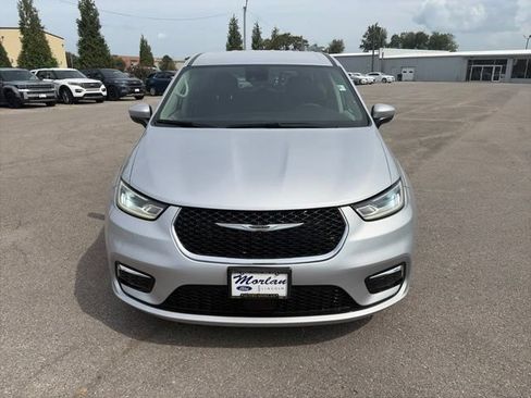 Used 2023 Chrysler Pacifica Touring-L FWD image 9