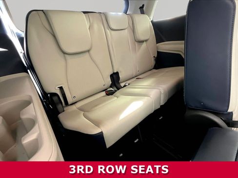 Used 2025 Kia Carnival EX FWD image 23