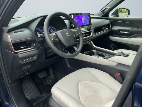 Used 2026 Toyota Grand Highlander AWD Hybrid image 11