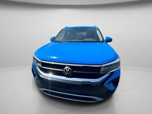 Used 2023 Volkswagen Taos SE w/ Panoramic Sunroof Package AWD/4WD image 12