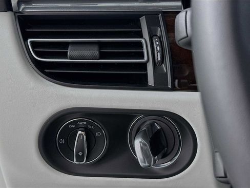 Certified 2025 Porsche Macan S image 14