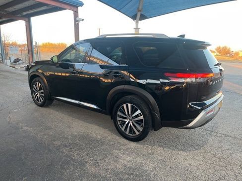 Used 2022 Nissan Pathfinder Platinum w/ Cargo Package image 6
