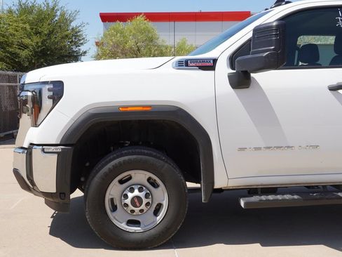 Used 2025 GMC Sierra 2500 Pro AWD/4WD image 5