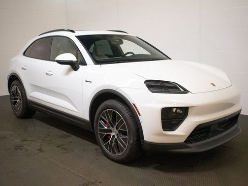 Used 2025 Porsche Macan 4S Electric image 10