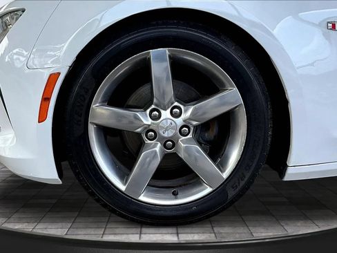 Used 2018 Chevrolet Camaro LT RWD image 30