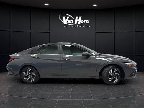 Used 2024 Hyundai Elantra SEL w/ Convenience Package FWD image 8