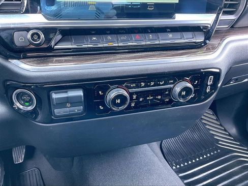 Used 2025 Chevrolet Silverado 1500 LT AWD/4WD image 24