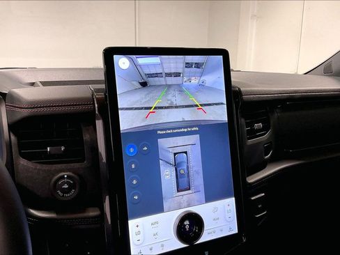 Used 2024 Ford Expedition Limited image 30