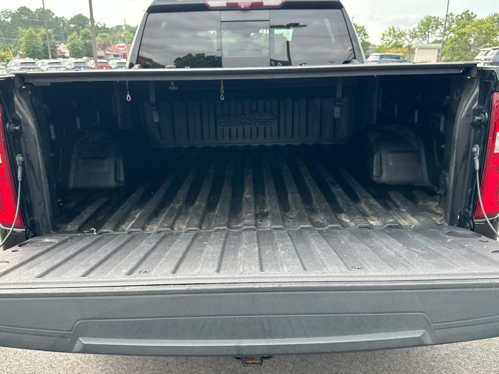 Used 2021 Chevrolet Silverado 1500 High Country w/ Technology Package AWD/4WD image 16