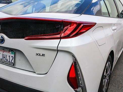 Used 2022 Toyota Prius Prime XLE FWD image 17