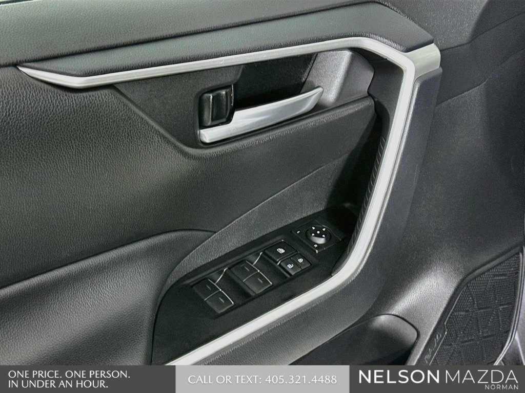 Used 2025 Toyota RAV4 XLE FWD image 20