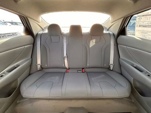 Used 2025 Hyundai Elantra SE image 27