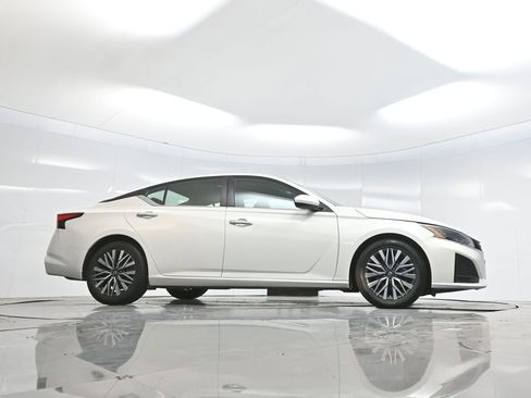 Used 2023 Nissan Altima 2.5 SV image 63