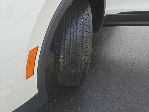 Used 2024 Volkswagen Tiguan SE image 25