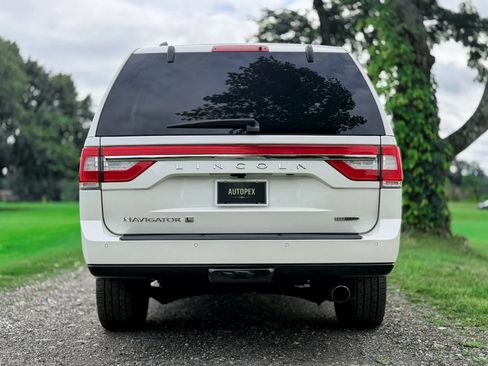 Used 2015 Lincoln Navigator L 4WD w/ Equipment Group 101A Reserve image 15