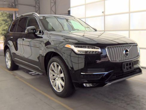 Used 2018 Volvo XC90 T6 Momentum w/ Convenience Package AWD/4WD image 2