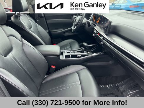 Certified 2025 Kia Sorento S w/ Panoramic Sunroof Package image 61