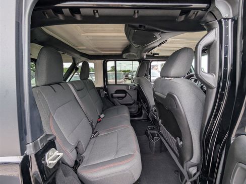 Used 2024 Jeep Wrangler Unlimited Rubicon image 12