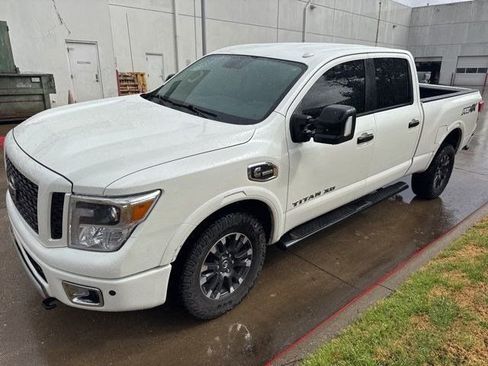 Used 2019 Nissan Titan PRO-4X w/ Pro-4x Convenience Package image 4