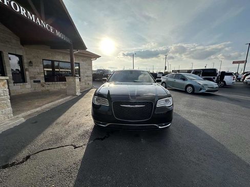Used 2017 Chrysler 300 Limited w/ Value Package image 5