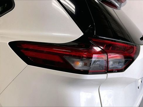 Used 2023 Nissan Rogue SL AWD/4WD image 34