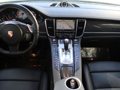 Used 2013 Porsche Panamera S image 16