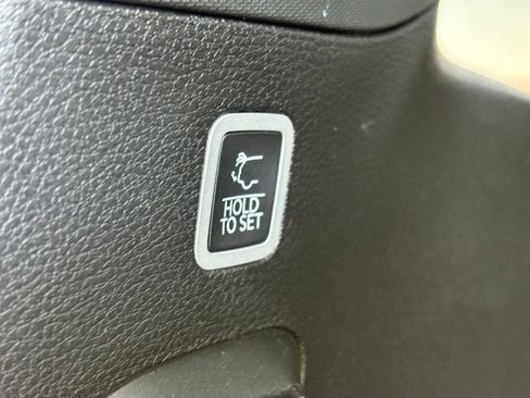 Used 2023 Jeep Grand Wagoneer Series III AWD/4WD image 16