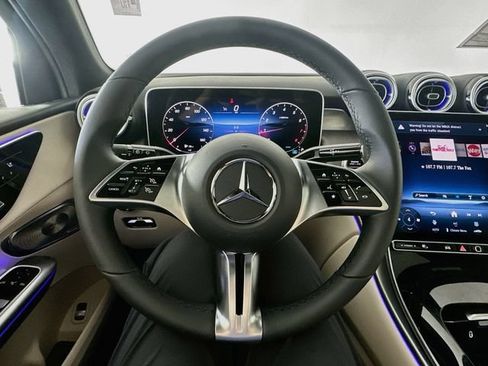 Used 2026 Mercedes-Benz GLC 300 image 11
