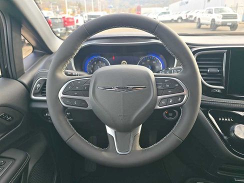 New 2026 Chrysler Pacifica Select image 11