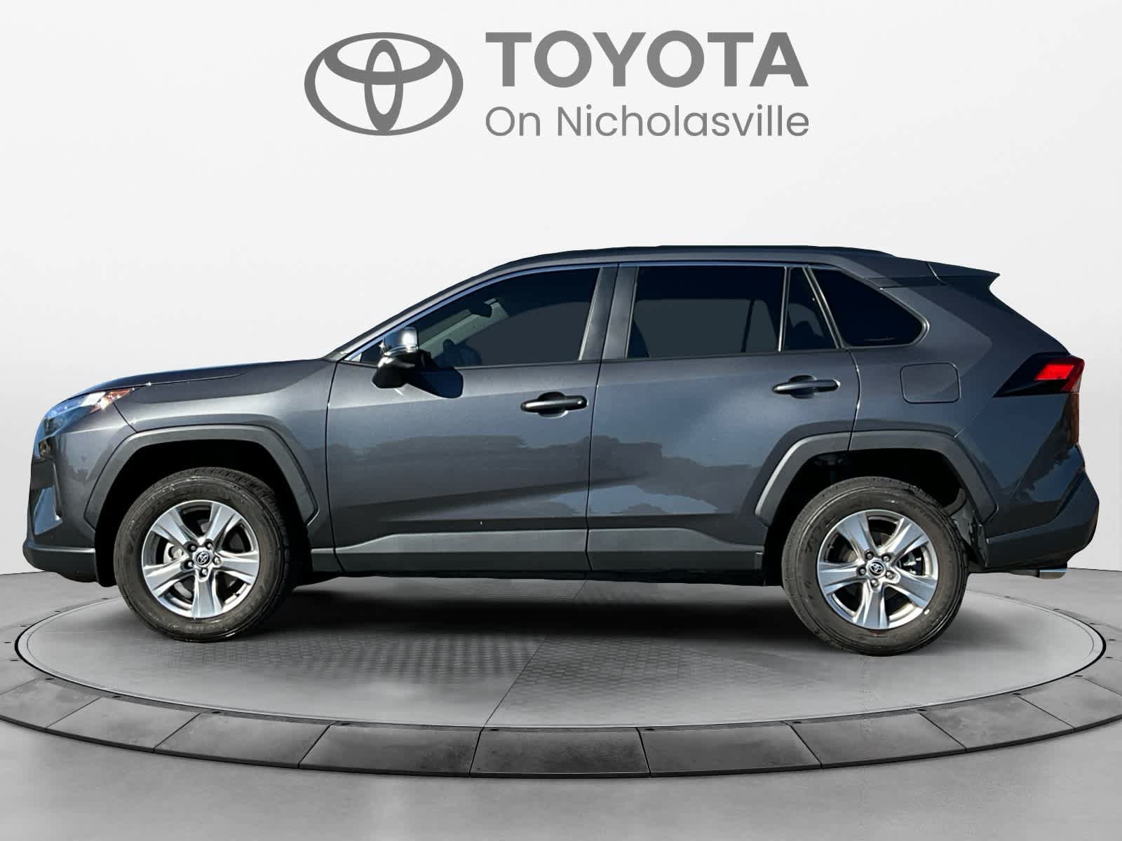 Used 2024 Toyota RAV4 XLE AWD/4WD image 2